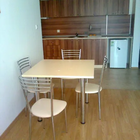 Dima Popova ツァレヴォ