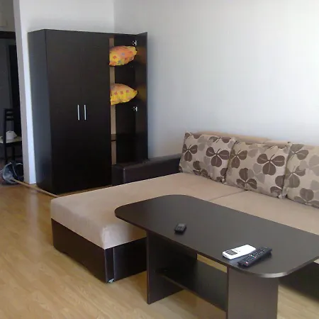 Dima Popova ツァレヴォ